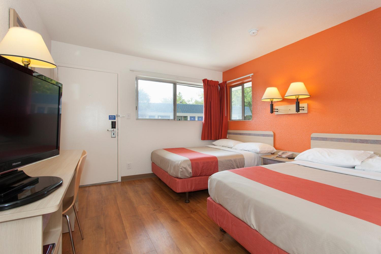 Bedroom 2, Motel 6 Davis - Sacramento Area, Yolo