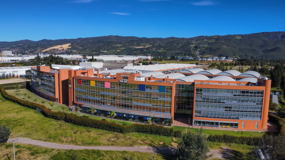 Exterior & Views