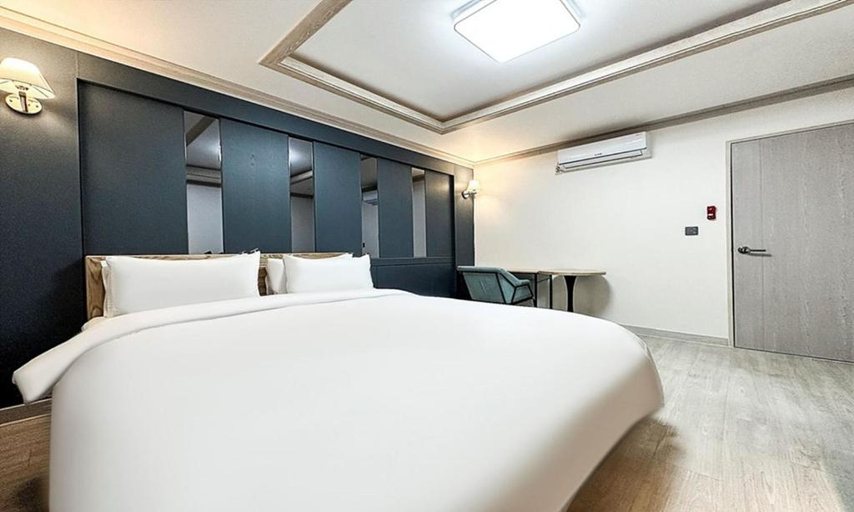 Bedroom 3, Gumi Time Hotel, Gumi