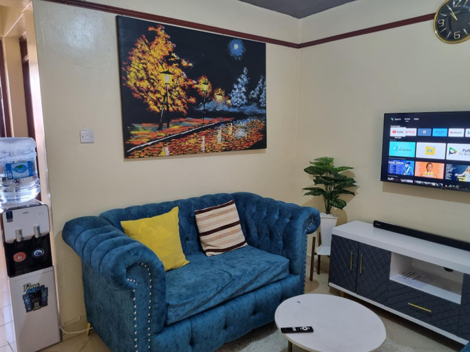 Shared lounge/TV area