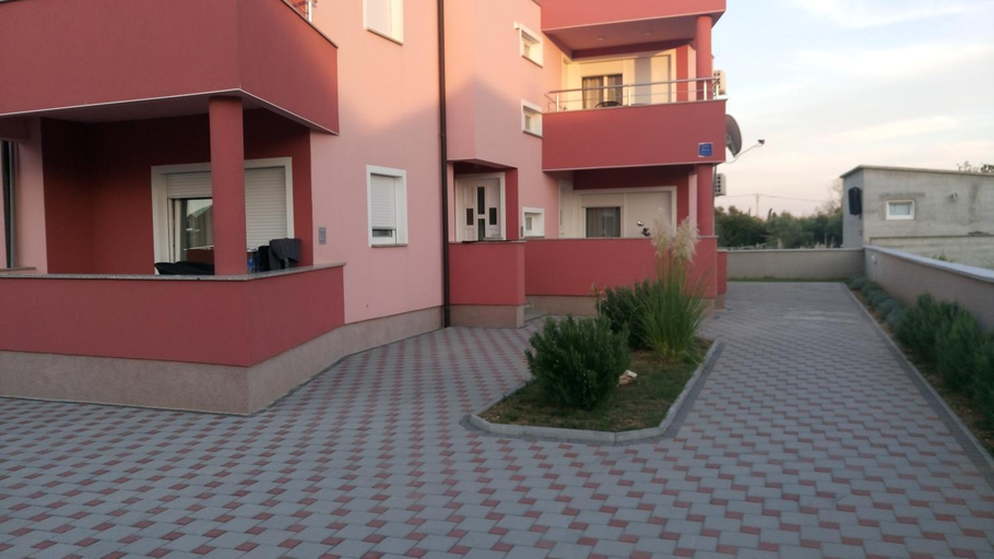 Others 4, Apartments Vladimir, Privlaka