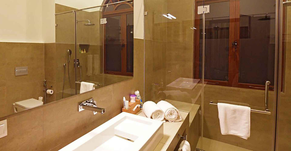 Bathroom, Shakti Vani Ayu Resort, Koralai Pattu (Valachchenai)
