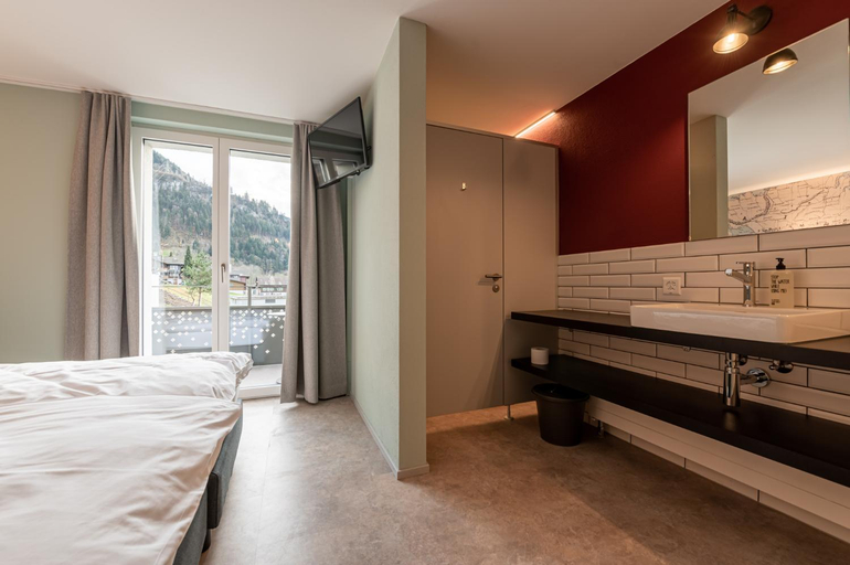 Bedroom 2, Emma's B&B LUNGERN - Self Check-in Hotel, Obwalden