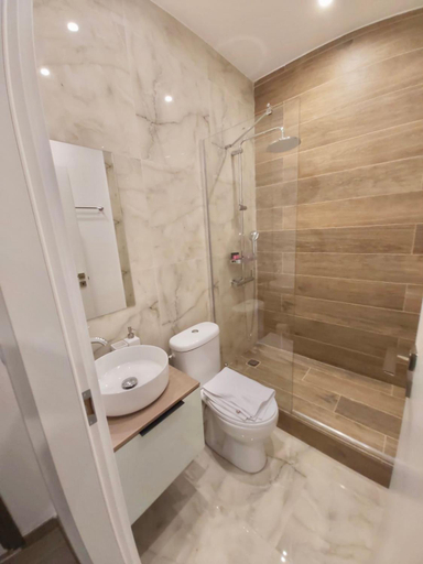Bathroom 2, Real City Suites Syntagma, Attica