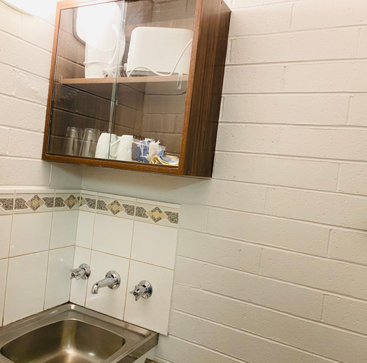 Bathroom 2, Millers Cottage Motel, Wangaratta - Central