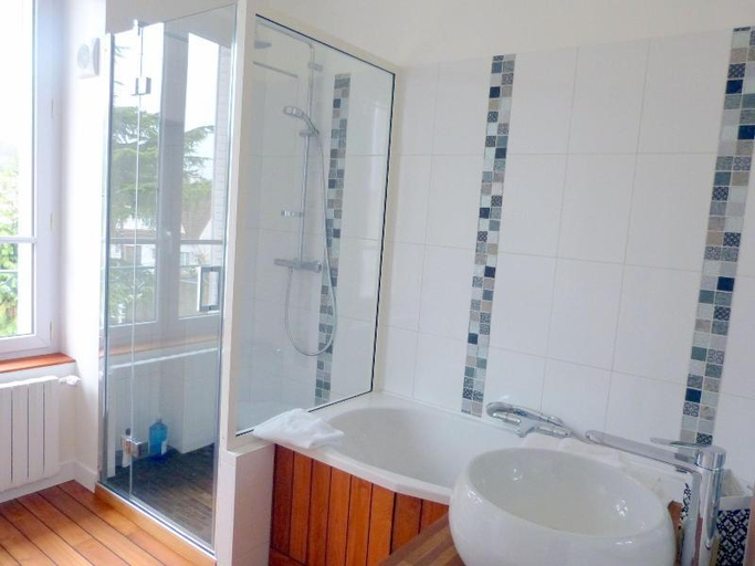 Bathroom 5, VillaBona, Essonne