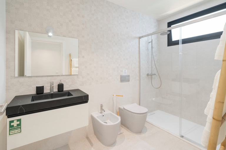 Bathroom 3, Golden City by An Island Apart, Funchal