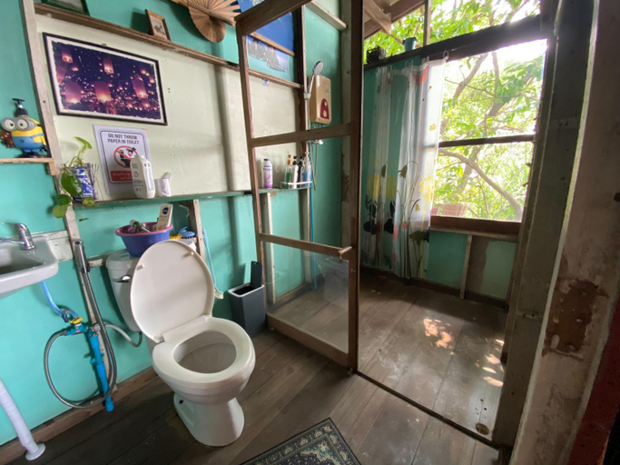Bathroom 3, Baan GoLite Ko Kret, Pak Kret