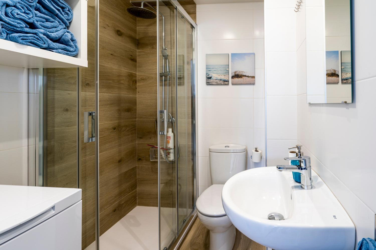 Bathroom 2, Montevideo Beach - Apartamento con vistas al mar recien renovado, Málaga