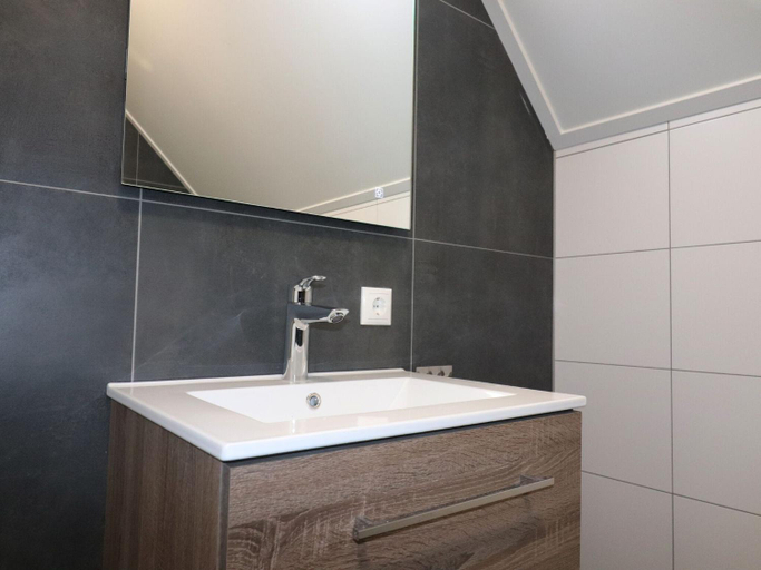 Bathroom 4, Villa in Leons with Frisian Charm, Littenseradiel
