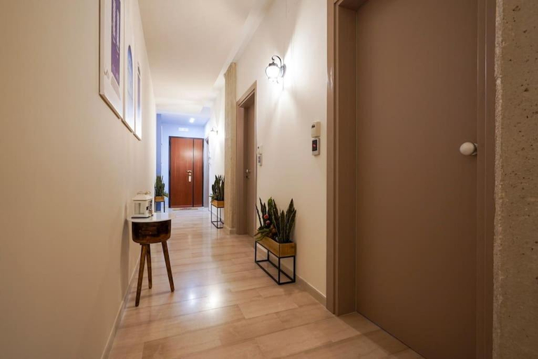 Others 5, Mediterranea Apartment- CENTRAL STATION - FREE WIFI&NETFLIX, Bari
