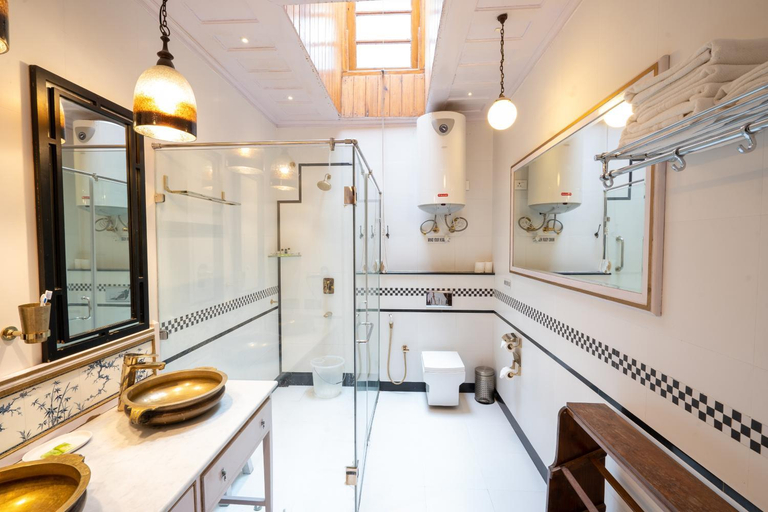 Bathroom 4, Woodville Palace(A Heritage property since 1938), Shimla