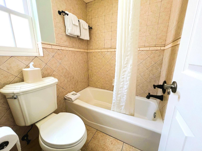 Bathroom 3, Bayfront Inn, Saint Johns