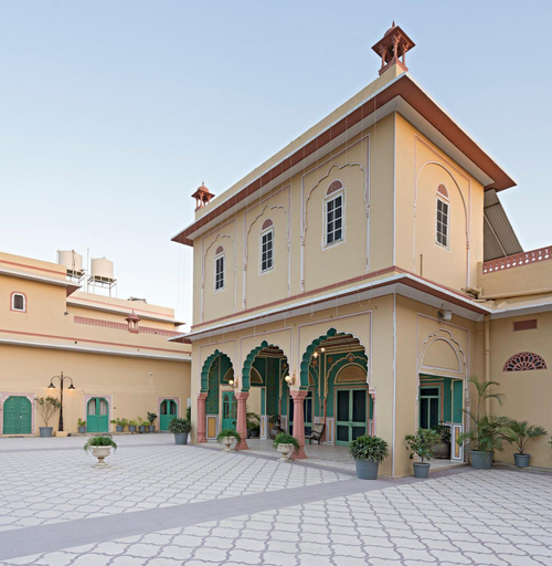 Exterior & Views