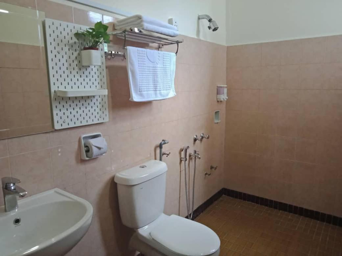 Bathroom 5, Star Seasons Hotel, Kuala Terengganu