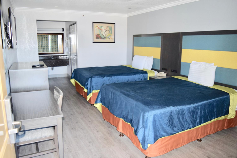 Bedroom 2, Budget Inn, Los Angeles
