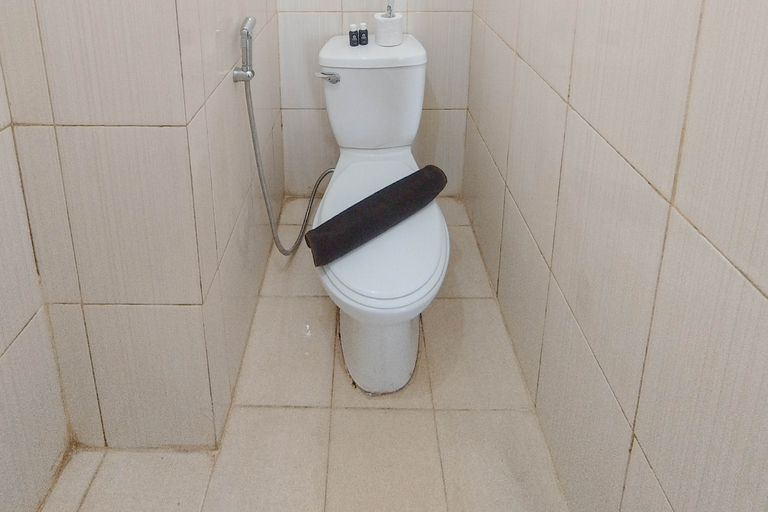 Bathroom 5, Studio near UNIBRAW at Suhat (Soekarno Hatta) Malang Apartment By Travelio, Malang