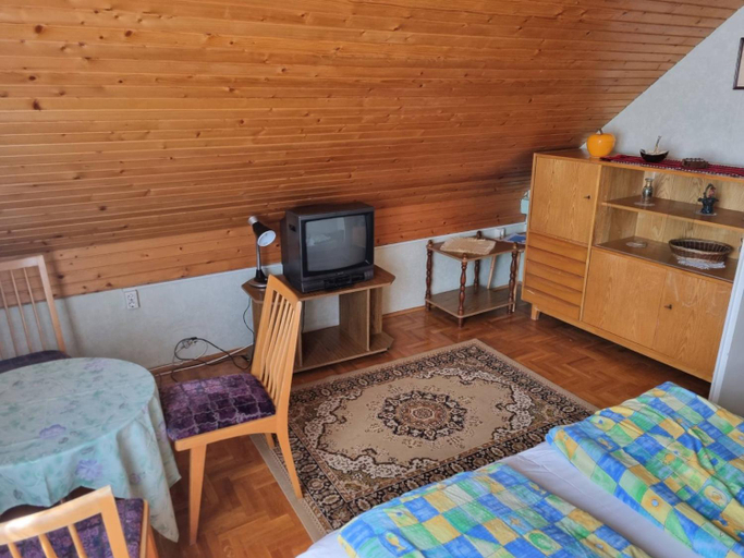 Others 2, Aranypart 35 Apartman, Siófok