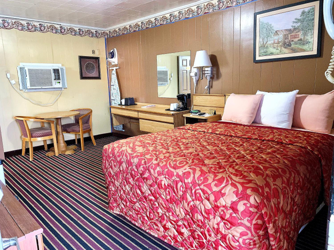 Bedroom 2, Relax Inn Vinita, Craig