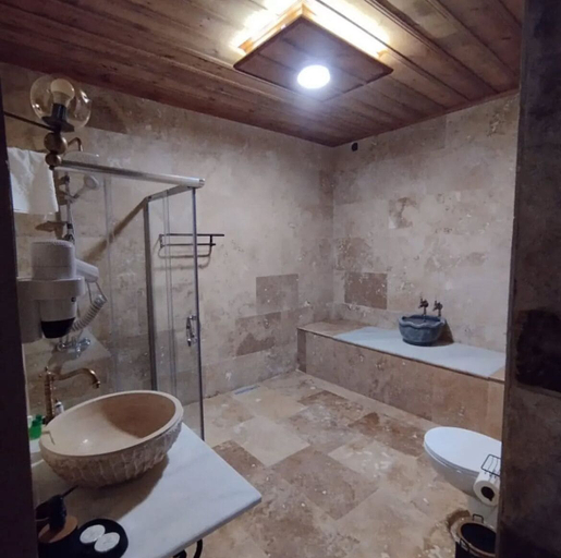 Bathroom 5, Yamak Stone House, Nevşehir