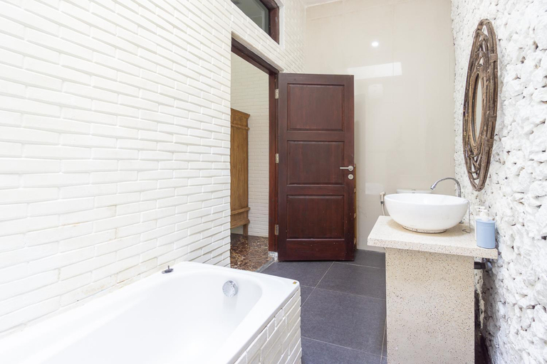 Bathroom 2, Villa Omah Kangen, Sleman
