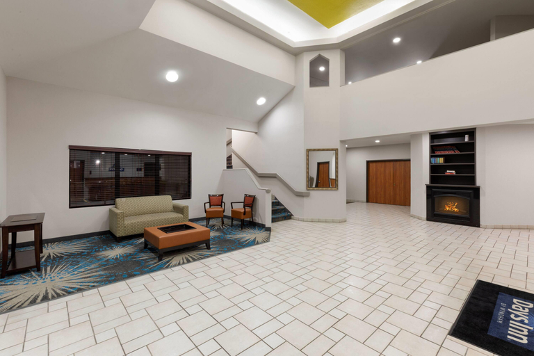 Public Area 2, Days Inn by Wyndham Tulsa Central, Tulsa