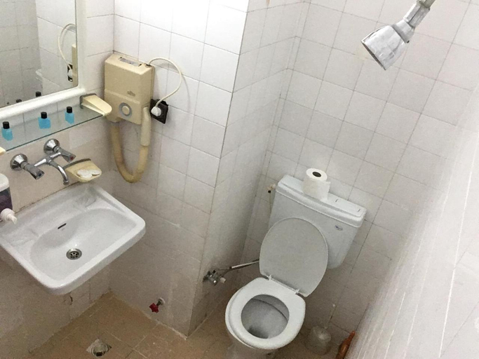 Bathroom 4, Murat Hotel, Kale