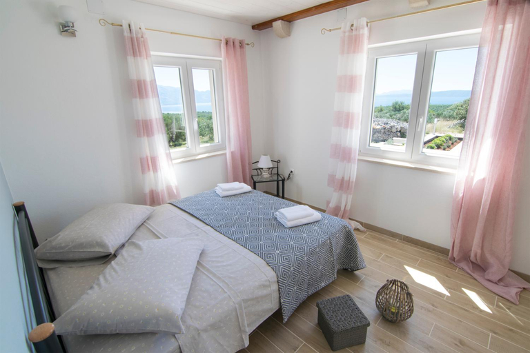 Facilities 2, Villa Ancora, Selca