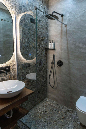 Bathroom 3, Hani Geshtenjave, Pogradecit