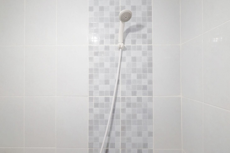 Bathroom 4, Blue Accent Minimalist 2Br At Tokyo Riverside Pik 2 Apartment, Tangerang