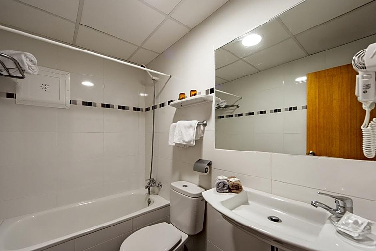 Bathroom, Hotel Costa Mediterraneo, Baleares