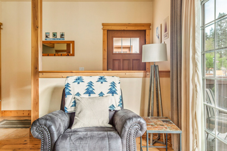 Room 2, Harlin Haus at Cascade Crest Condos, Chelan