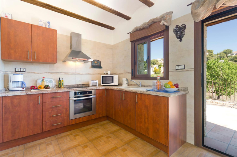 Facilities 2, 3382 Cambra, Alicante
