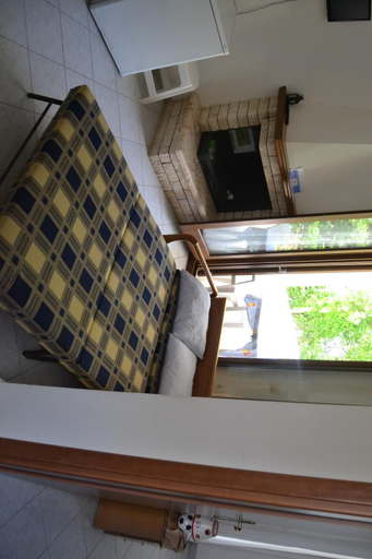 Others 5, Anna House, Central Macedonia