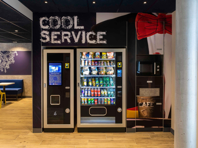 Food & Drinks