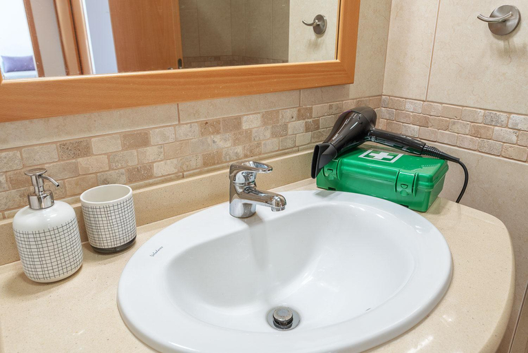 Bathroom 3, BnB Homes Ocean view Apartment with relax Terrace, 2 Swimming pools & Tennis court, Albufeira