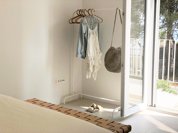 Bedroom 2, Luxury Family Beach Front Villa - SUNDAY BEACH HOUSE, Trogir