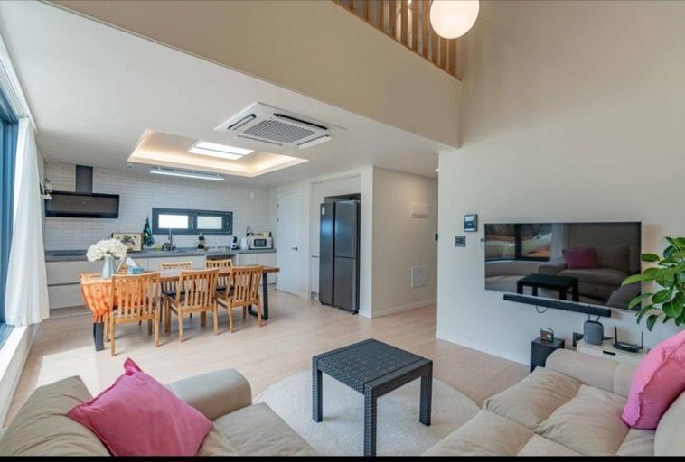 Others 4, Jois House, Jeju
