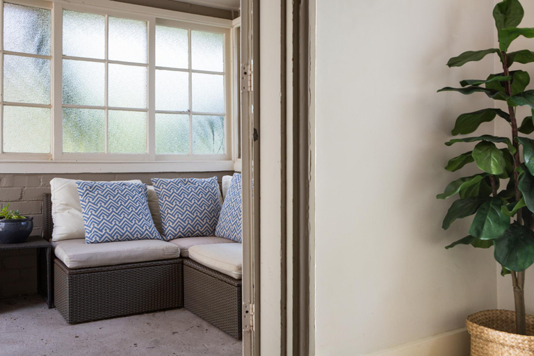 Separate living room 4, Chic Apartment with Sun Lounge Near Manly Beach, Sydney