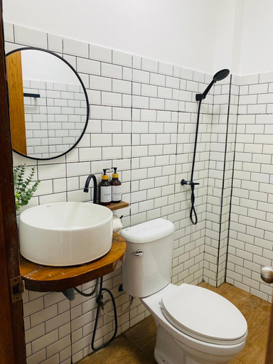 Bathroom, Sirila at Libong, Kantrang