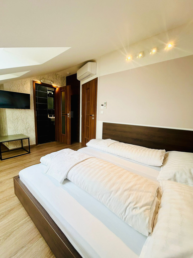 Room 3, Villa many rooms with Free Parking, Praha 12
