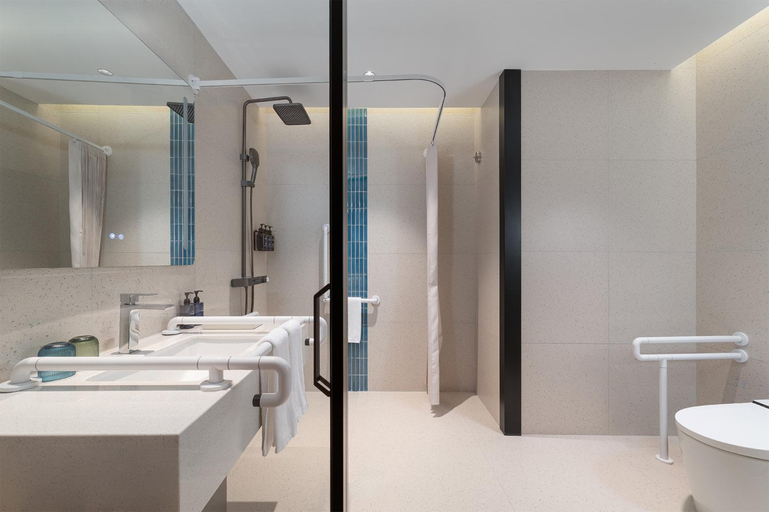 Bathroom 3, Holiday Inn Express LANGFANG SANHE by IHG, Langfang