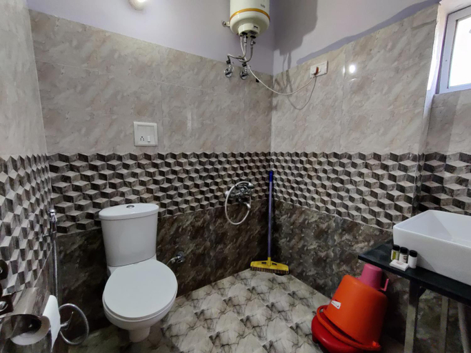 Bathroom 4, Hotel Bagora Heights, Kangra