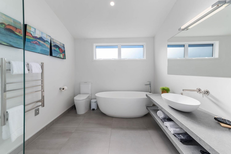 Bathroom 4, Above Par Golf Course Villa with Hot Tub 4bd3bth, Rotorua