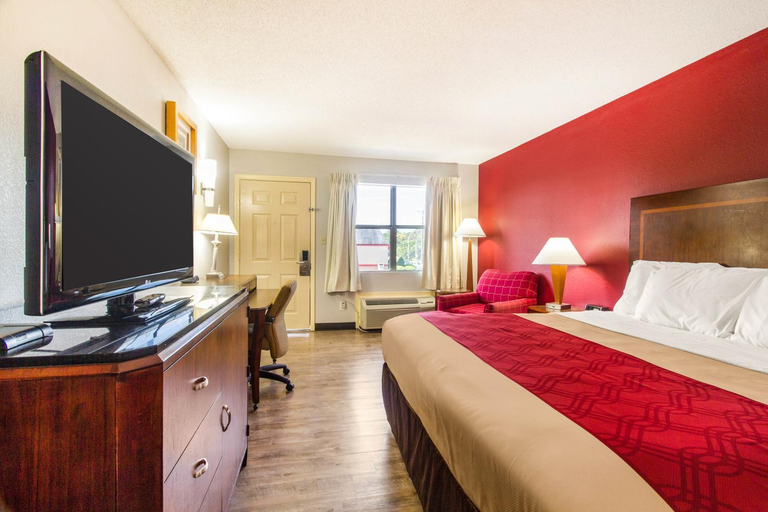 Bedroom, Econo Lodge, McMinn