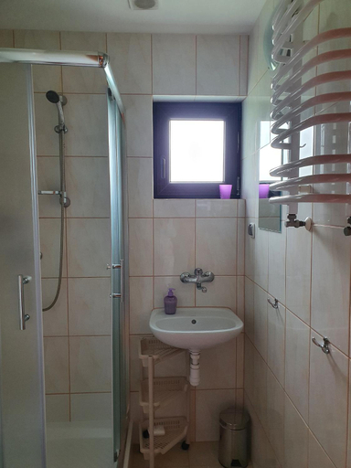 Bathroom, Apartamenty pod lipa, Kamień