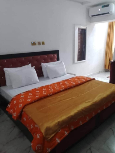 Room 4, FEZUMA Hotel and Suites LTD, Enugu East