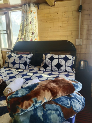 Room 2, Nagview Cottage Gulmarg, Baramulla