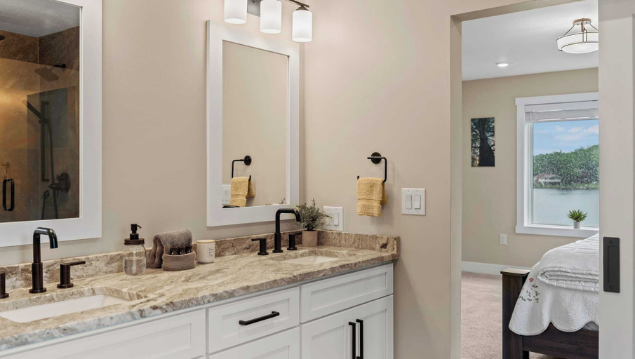 Bathroom 5, Lakeside Serenity by Avantstay Lakefront, Newly Built, Deck w/ Views!, Luzerne