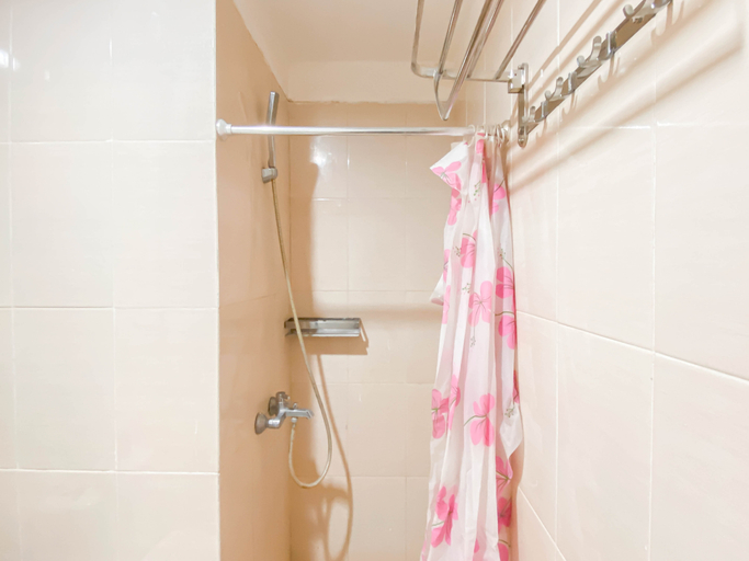 Bathroom 5, Modern and Homey 1BR Apartment Oasis Cikarang By Travelio, Cikarang